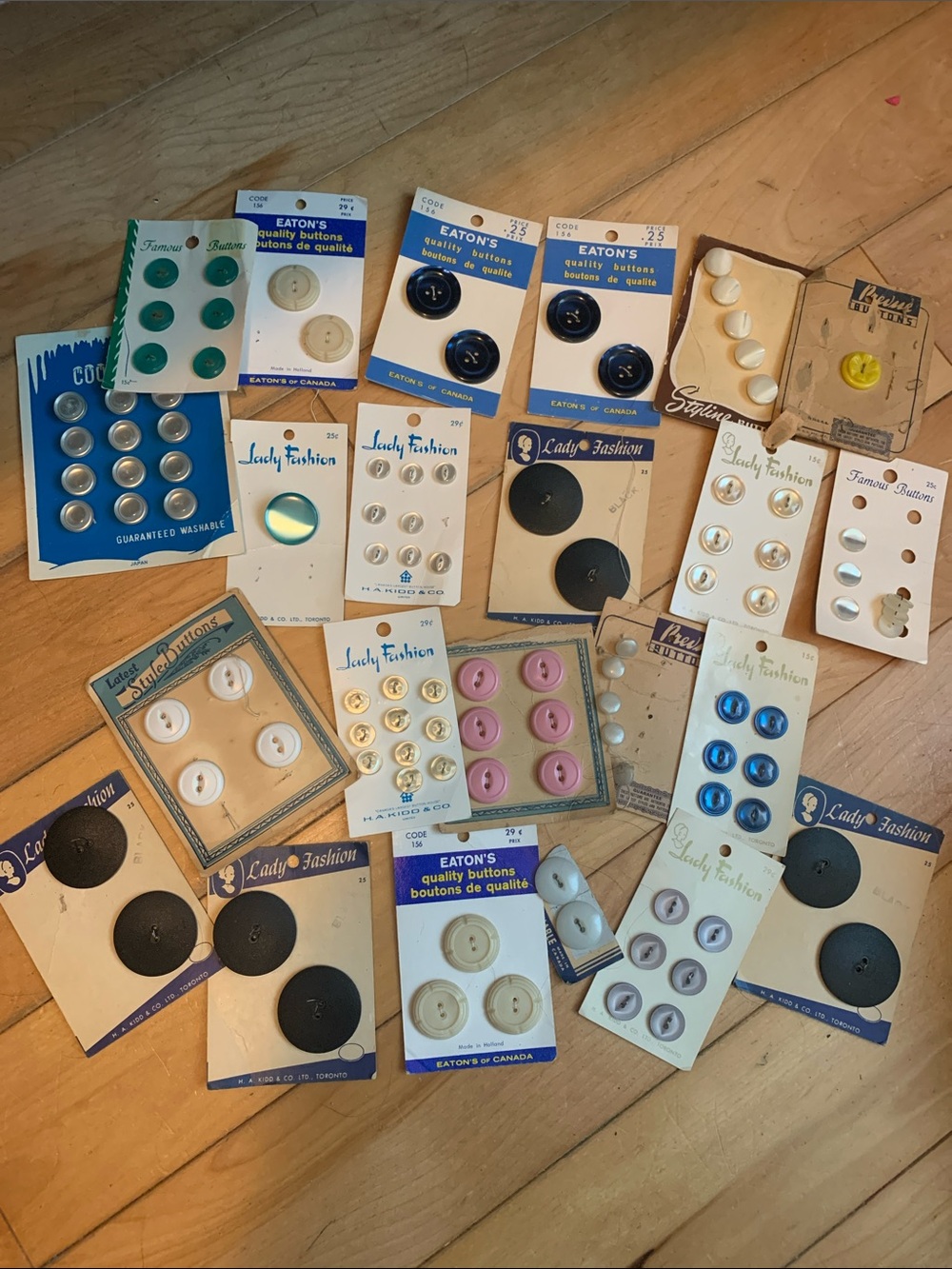 Lot of vintage buttons on cards